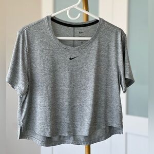 Nike Dri-FIT One Women's Standard Fit Short-Sleeve Cropped Top